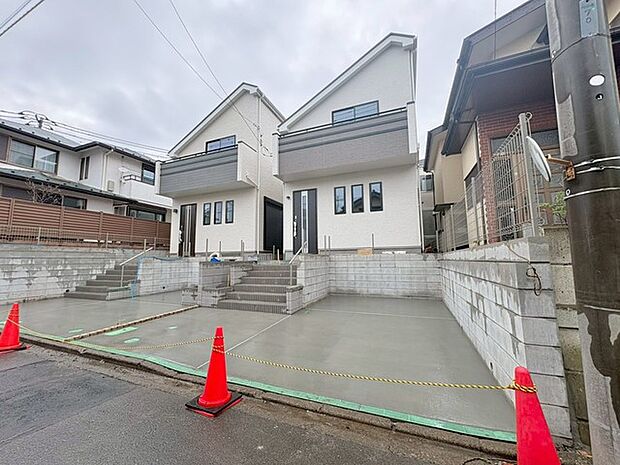 実際に室内をご見学頂くと生活のイメージが広がると思います。家具を置いたイメージや窓からの景色など。周辺で販売に出している物件も一緒にまとめてご見学頂き、比較する事もできます。