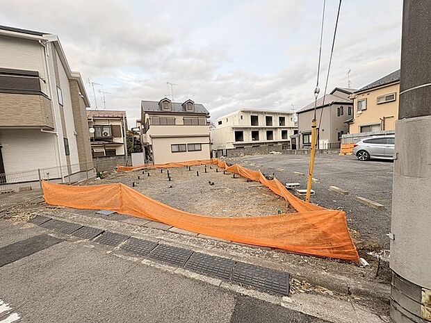 現在建物を建築中です、建築中の物件については現地確認の他、同施工会社の完成施工例のご案内、担当者のプレゼンテーションにてご検討ください。適切なご検討の方法をご説明させて頂きます。