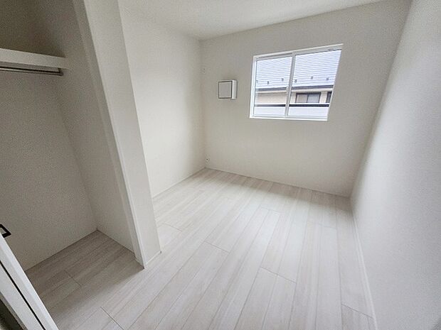 各お部屋に収納が設置されています。