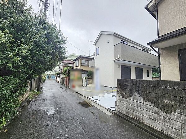 安心して暮らすことのできる住宅街。　住宅地の道路は一般に交通量が少なく車などの騒音が少ないため、住民にとって静かな生活環境が提供されます。