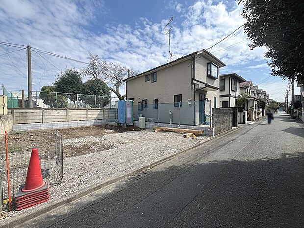 現在建物を建築中です、建築中の物件については現地確認の他、同施工会社の完成施工例のご案内、担当者のプレゼンテーションにてご検討ください。適切なご検討の方法をご説明させて頂きます。 
