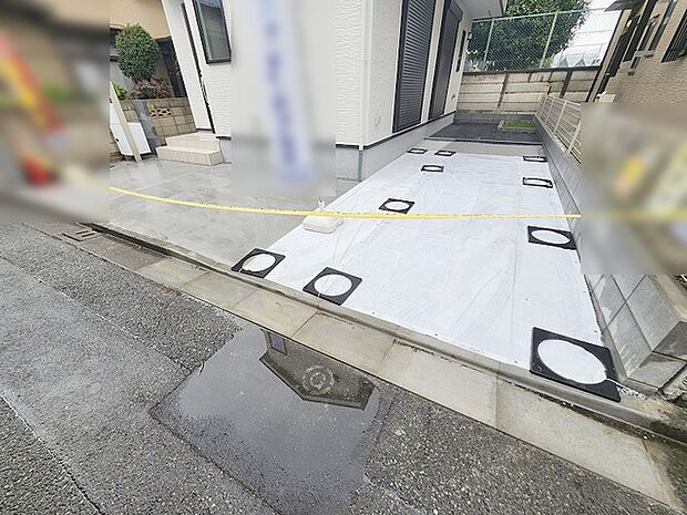 周辺の街並みの中で適度な主張、生活に溶け込むシンプルなデザインの外観が魅力の一戸建です。