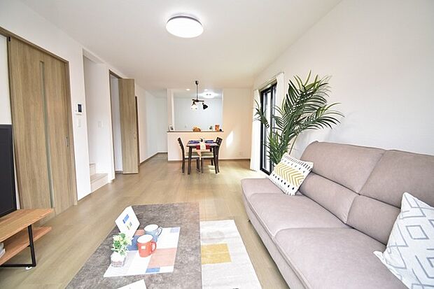 家族みんなが集まるリビング。広さを重視した家族全員が集まれるリビングは、住む上で大事な空間になります。