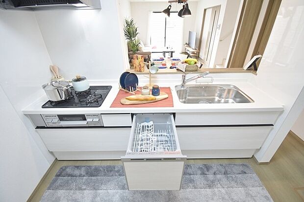毎日の家事をサポートしてくれる食洗器も標準に装備。ちょっと嬉しい設備です