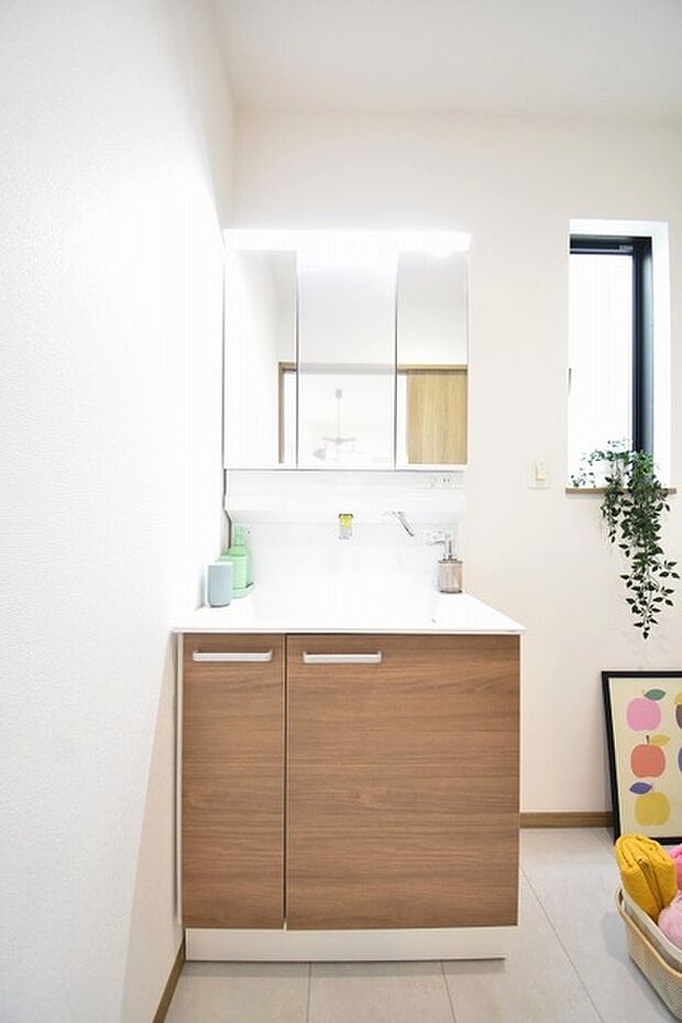 使いやすいタイプの洗面化粧台のあるランドリースペース