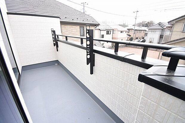 季節の変化や天気の良い日には、バルコニーでの時間が心地よく、気分をリフレッシュさせることができます。