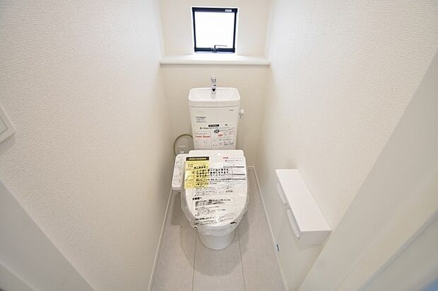 トイレにはウォシュレット機能を標準装備。