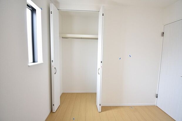 各所に効率的に配置された収納スペースがあり、日常のモノをすっきりと収納できます。