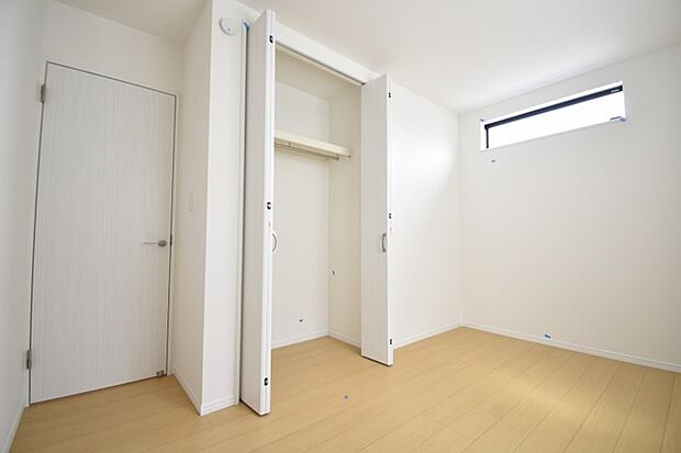 豊富な収納スペースもこの物件の特長の一つ。各所に収納が完備されており、生活をスッキリと整えることができます。