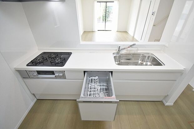 毎日の家事をサポートしてくれる食洗器も標準に装備。ちょっと嬉しい設備です