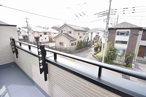 窓からの眺望です。実際に現地で眺望もご確認ください。 