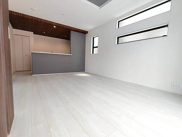 家族が一番集まる場所だから広々としつつも素敵な空間であって欲しい。みんながくつろぐリビングからキッチンまでが一つの空間のように繋がる間取り。