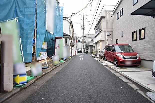 周辺は住宅が建ち並ぶ閑静な住宅街です。