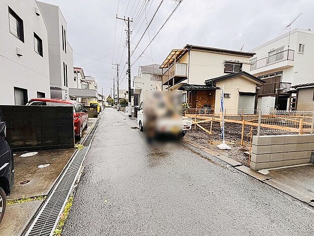 安心して暮らすことのできる住宅街。 住宅地の道路は一般に交通量が少なく車などの騒音が少ないため、住民にとって静かな生活環境が提供されます。