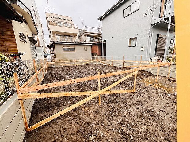 現在建物を建築中です、建築中の物件については現地確認の他、同施工会社の完成施工例のご案内、担当者のプレゼンテーションにてご検討ください。適切なご検討の方法をご説明させて頂きます。