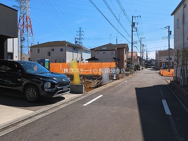 安心して暮らすことのできる住宅街。 住宅地の道路は一般に交通量が少なく車などの騒音が少ないため、住民にとって静かな生活環境が提供されます。