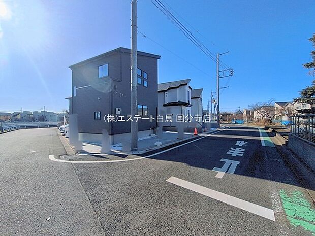 安心して暮らすことのできる住宅街。 住宅地の道路は一般に交通量が少なく車などの騒音が少ないため、住民にとって静かな生活環境が提供されます。