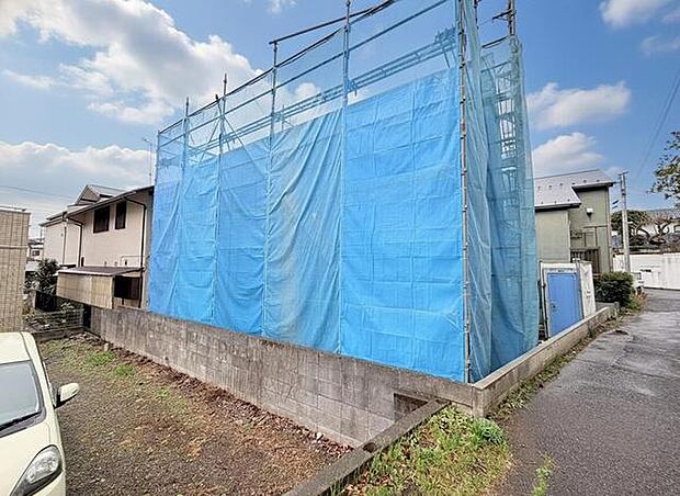 家の裏手も通路になっているので開放感の感じられるお家です