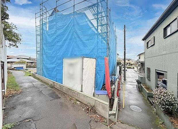 周辺は住宅が建ち並ぶ閑静な住宅街です。 