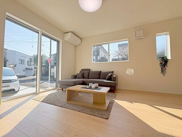 家族みんなが集まるリビング。広さを重視した家族全員が集まれるリビングは、住む上で大事な空間になります。