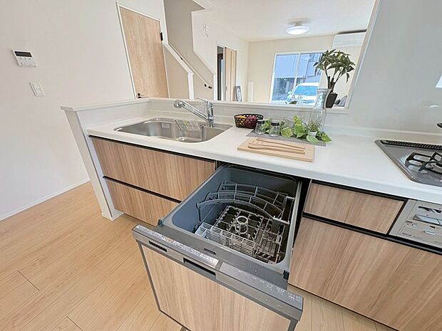 毎日の家事をサポートしてくれる食洗器も標準に装備。ちょっと嬉しい設備です