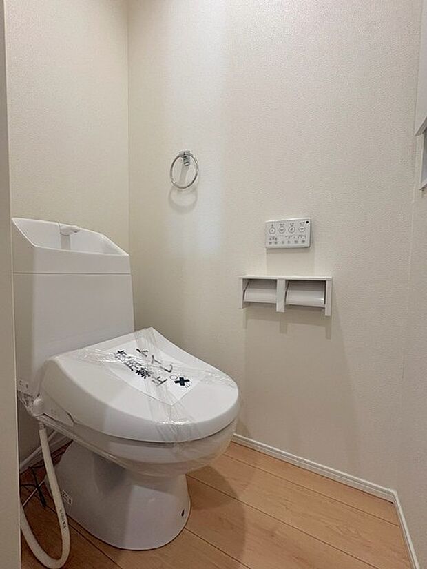 トイレにはウォシュレット機能を標準装備。