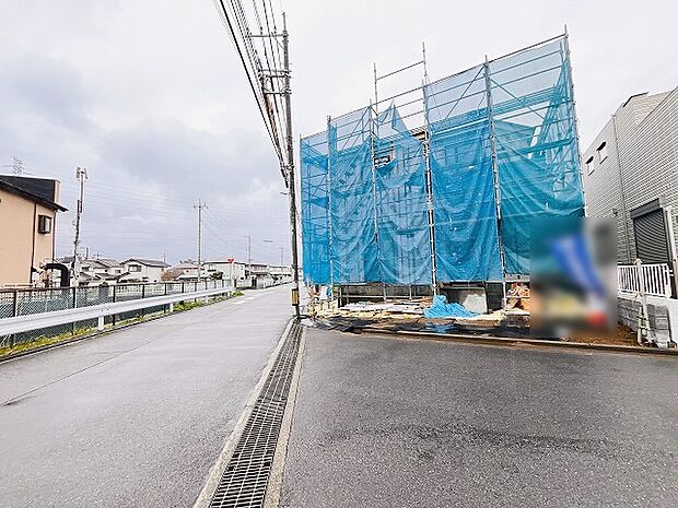 現在建物を建築中です、建築中の物件については現地確認の他、同施工会社の完成施工例のご案内、担当者のプレゼンテーションにてご検討ください。適切なご検討の方法をご説明させて頂きます。 