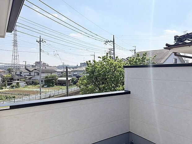 窓からの眺望です。実際に現地で眺望もご確認ください。