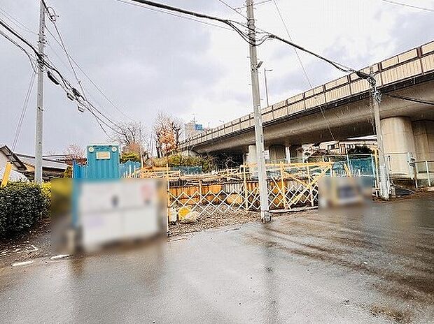 現在建物を建築中です、建築中の物件については現地確認の他、同施工会社の完成施工例のご案内、担当者のプレゼンテーションにてご検討ください。適切なご検討の方法をご説明させて頂きます。