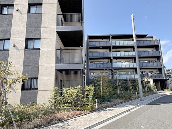現地のご見学予約もスタートしました。周辺で売りに出ている物件も沢山御座います。まとめてご見学ができますのでお気軽にお申しつけください。