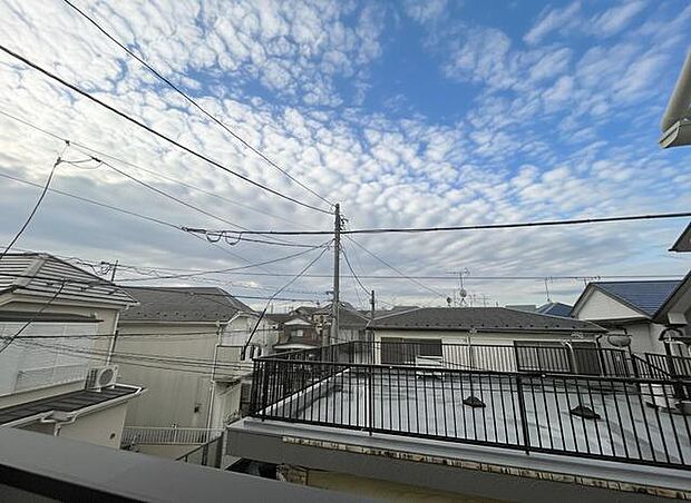 窓からの眺望です。実際に現地で眺望もご確認ください。