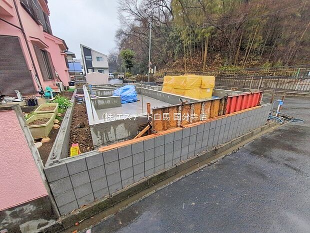 現在建物を建築中です、建築中の物件については現地確認の他、同施工会社の完成施工例のご案内、担当者のプレゼンテーションにてご検討ください。適切なご検討の方法をご説明させて頂きます。