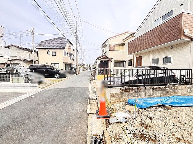 安心して暮らすことのできる住宅街。 住宅地の道路は一般に交通量が少なく車などの騒音が少ないため、住民にとって静かな生活環境が提供されます。