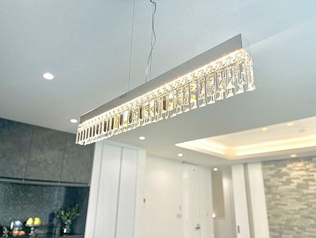 実際に室内をご見学頂くと生活のイメージが広がると思います。家具を置いたイメージや窓からの景色など。周辺で販売に出している物件も一緒にまとめてご見学頂き、比較する事もできます。