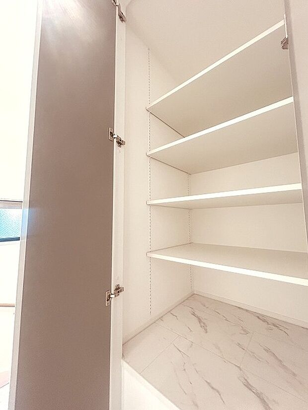 靴が沢山ある方には嬉しいシューズクローク。