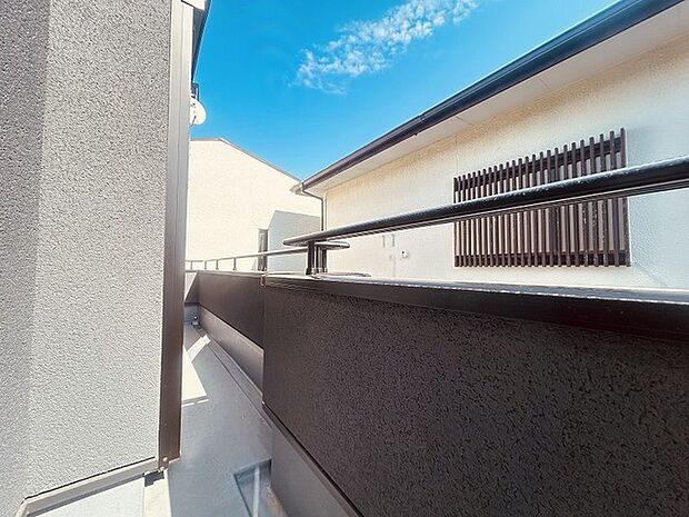 窓からの眺望です。実際に現地で眺望もご確認ください。