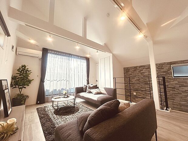 家族が一番集まる場所だから広々としつつも素敵な空間であって欲しい。みんながくつろぐリビングからキッチンまでが一つの空間のように繋がる間取り。