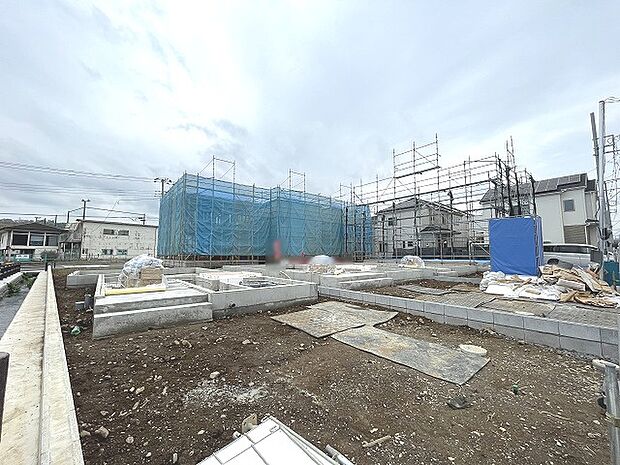 現在建物を建築中です、建築中の物件については現地確認の他、同施工会社の完成施工例のご案内、担当者のプレゼンテーションにてご検討ください。適切なご検討の方法をご説明させて頂きます。