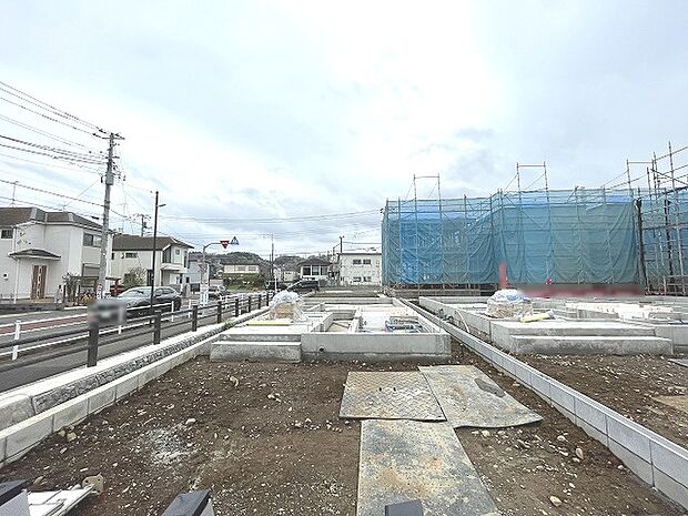 現在建物を建築中です、建築中の物件については現地確認の他、同施工会社の完成施工例のご案内、担当者のプレゼンテーションにてご検討ください。適切なご検討の方法をご説明させて頂きます。