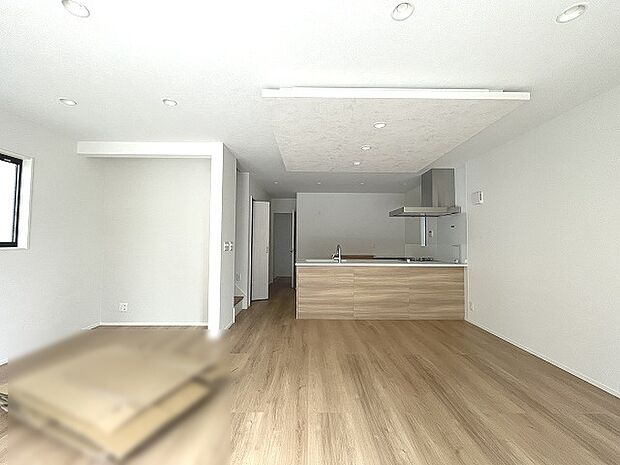 家族が一番集まる場所だから広々としつつも素敵な空間であって欲しい。みんながくつろぐリビングからキッチンまでが一つの空間のように繋がる間取り。