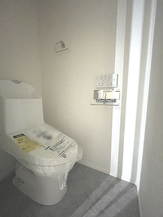 トイレにはウォシュレット機能を標準装備。