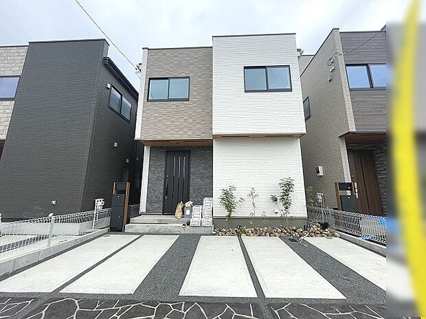 建物が完成しましたので室内のご見学予約スタート。当日のご見学予約も大歓迎です。お気軽にご連絡ください。エステート白馬国分寺店は火曜水曜も営業しております。