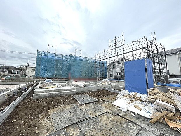 現在建物を建築中です、建築中の物件については現地確認の他、同施工会社の完成施工例のご案内、担当者のプレゼンテーションにてご検討ください。適切なご検討の方法をご説明させて頂きます。