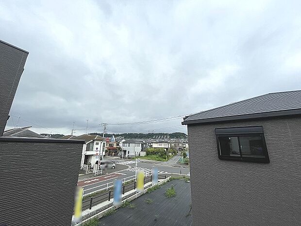 窓からの眺望です。実際に現地で眺望もご確認ください。