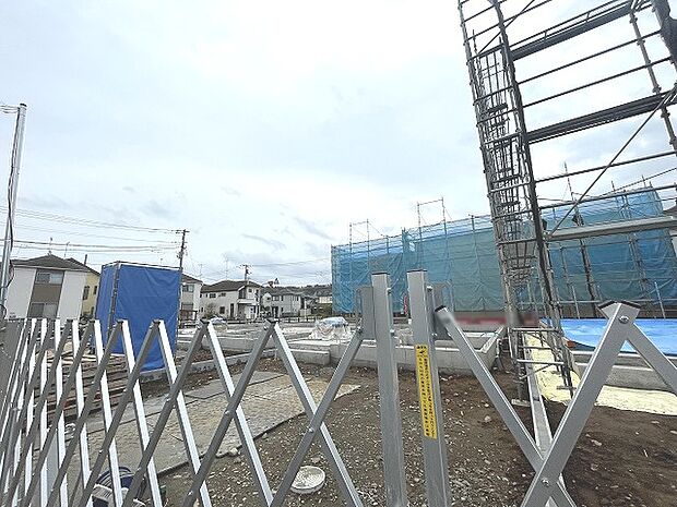 現在建物を建築中です、建築中の物件については現地確認の他、同施工会社の完成施工例のご案内、担当者のプレゼンテーションにてご検討ください。適切なご検討の方法をご説明させて頂きます。