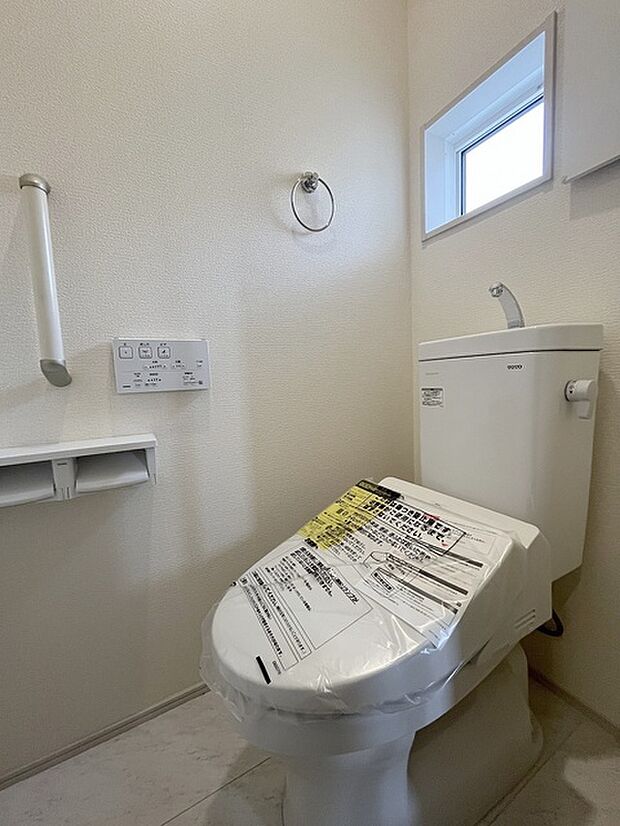 トイレにはウォシュレット機能を標準装備。 