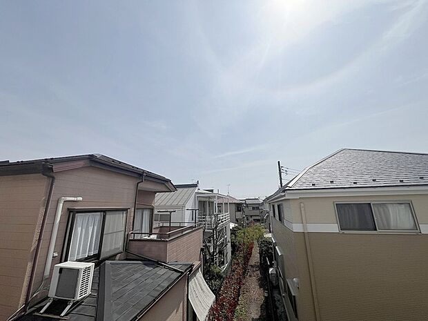 窓からの眺望です。実際に現地で眺望もご確認ください。