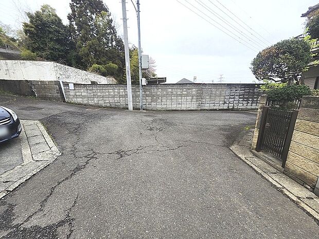 周辺は住宅が建ち並ぶ閑静な住宅街です。