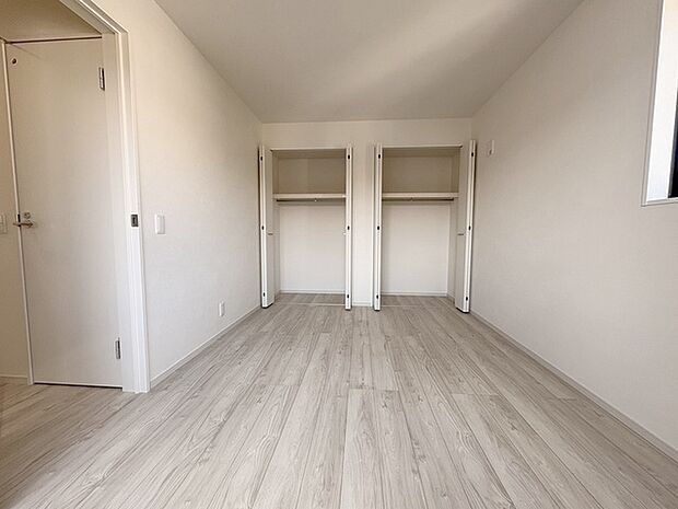 各お部屋に収納が設置されています。