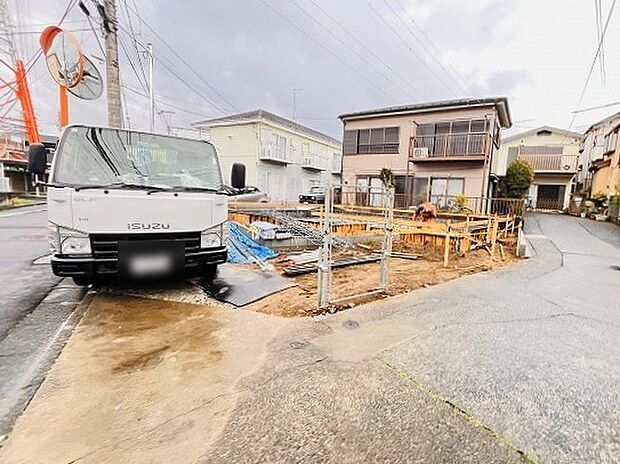 現在建物を建築中です、建築中の物件については現地確認の他、同施工会社の完成施工例のご案内、担当者のプレゼンテーションにてご検討ください。適切なご検討の方法をご説明させて頂きます。